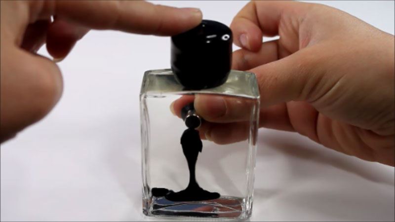 Square Bottle of Ferrofluid Magnetic liquid