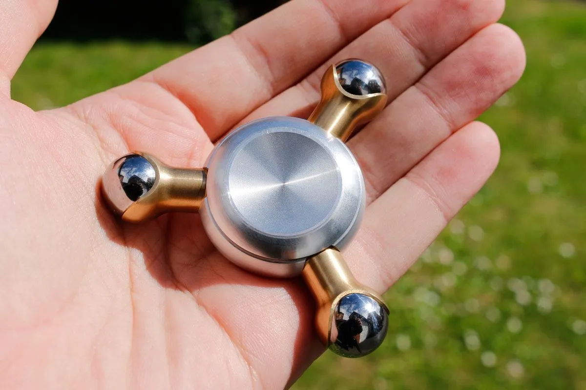performance fidget spinner - 3 balls - Gyroscope.com